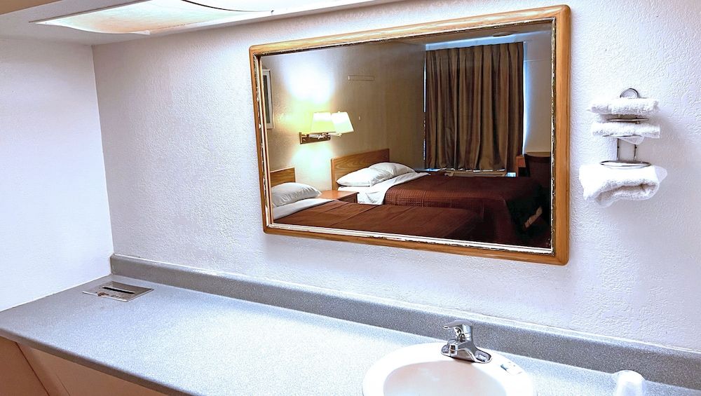 Thunderbird Motel Hillsboro 3