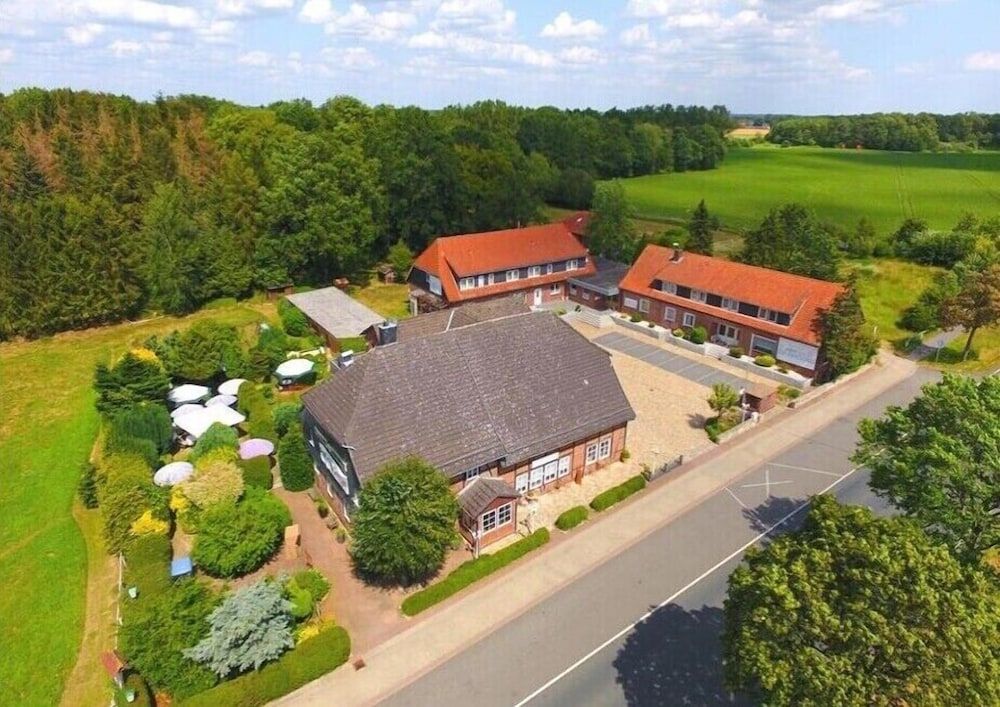 Hotel Zur Erholung & Restaurant Amme's Landhaus -1 estrelas em Eicklingen