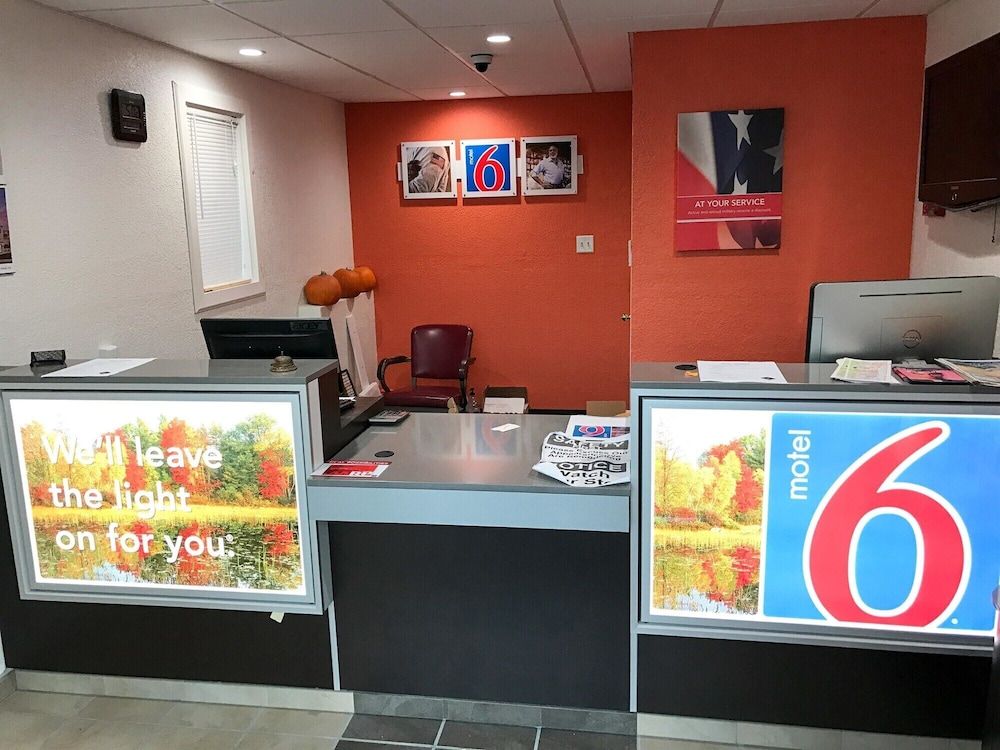 Motel 6 Huntington, WV 3