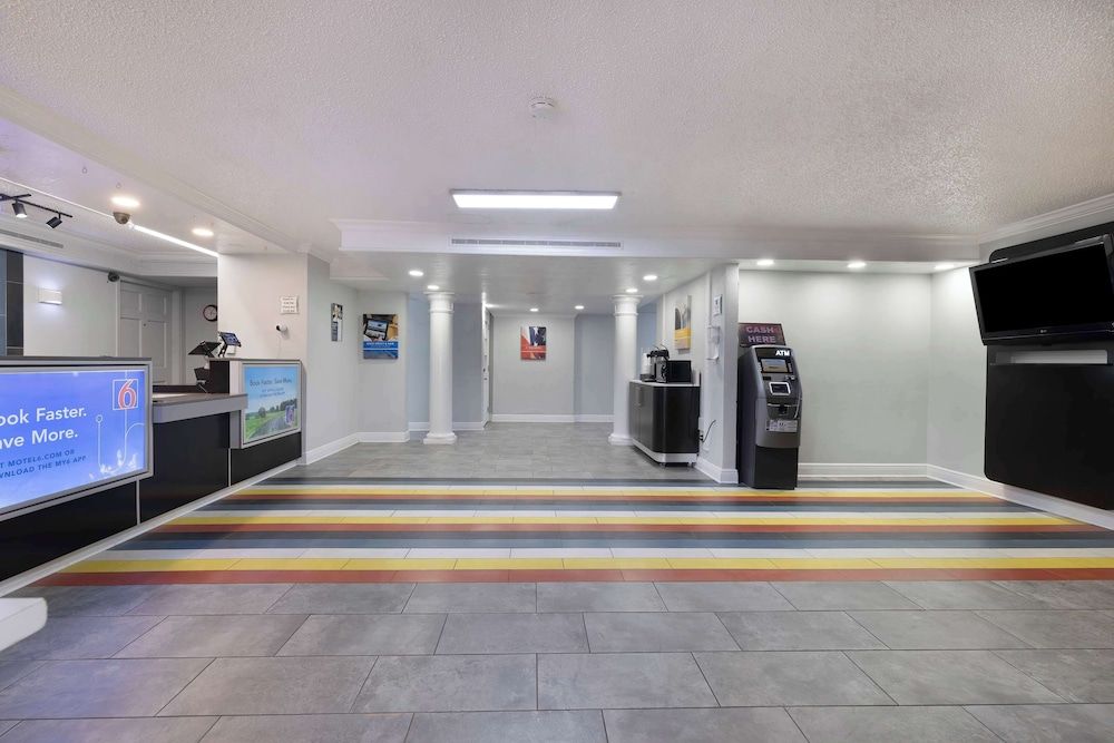 Motel 6 Beaumont, TX 3