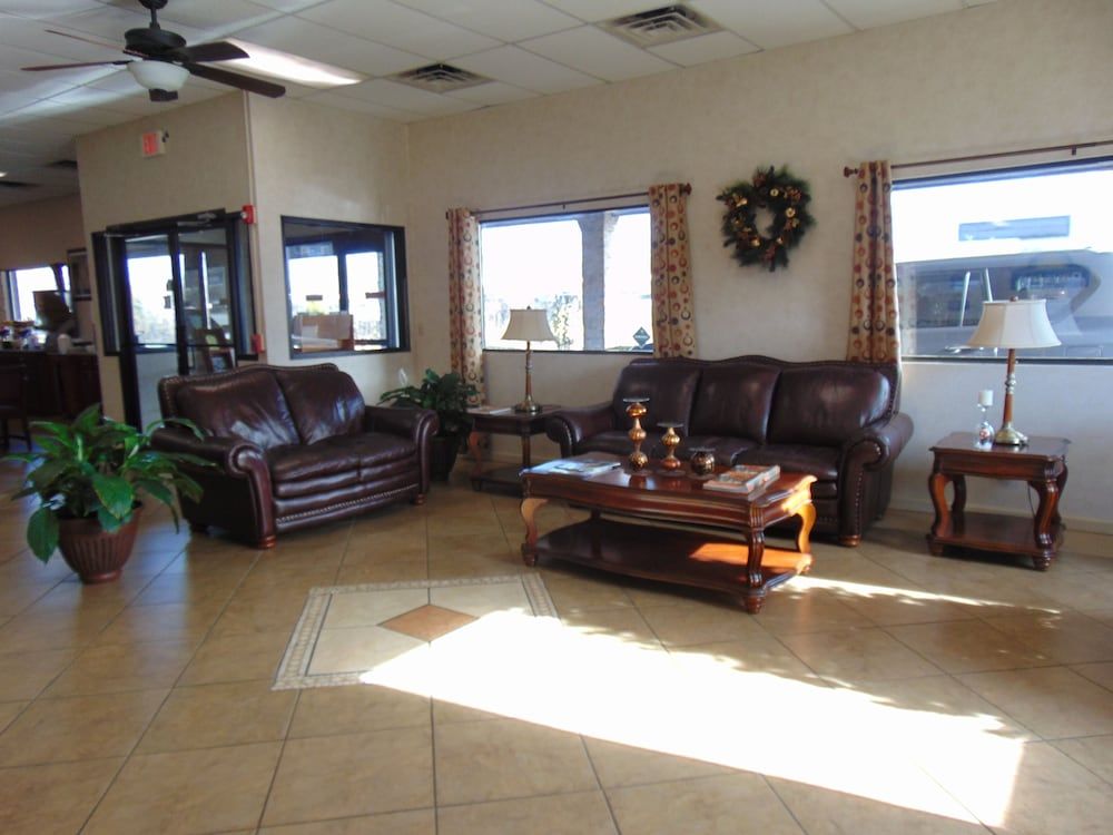 Days Inn by Wyndham Huntington 2