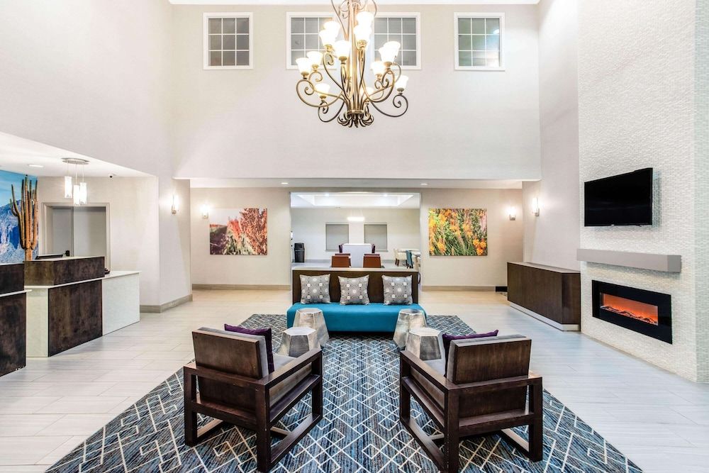 La Quinta Inn & Suites by Wyndham Hillsboro 2