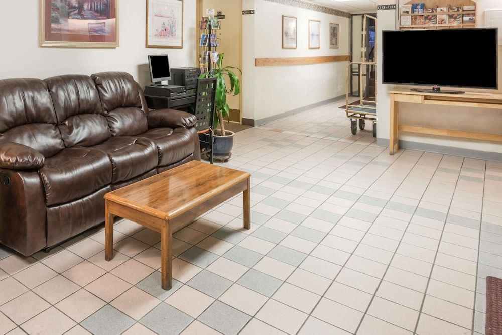 Super 8 by Wyndham Laramie 2