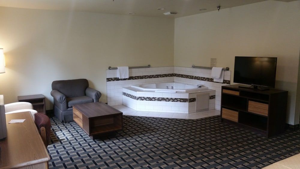 Super 8 by Wyndham Wheeling WV 3