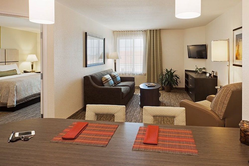 Candlewood Suites Pearl by IHG 3