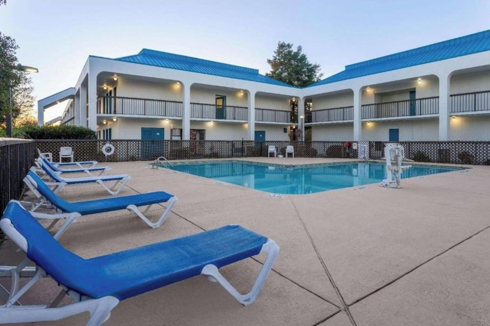 Studio 6 Suites Jacksonville, NC 2 estrellas en Jacksonville