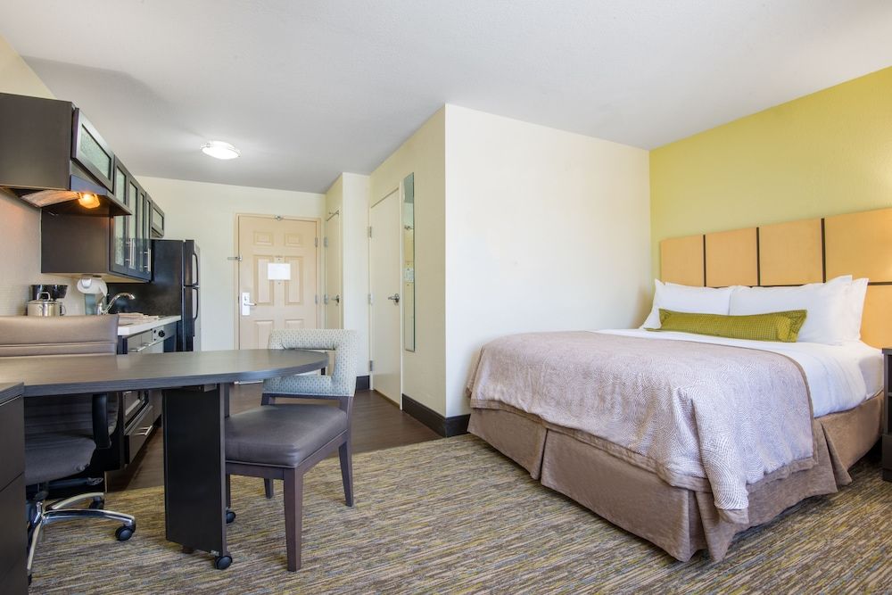 Candlewood Suites Jefferson City by IHG 3