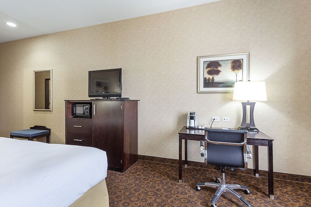 Holiday Inn Express Hotel & Suites BYRAM by IHG 3