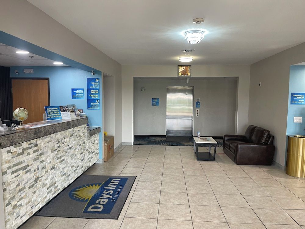 Days Inn by Wyndham Jefferson City 2
