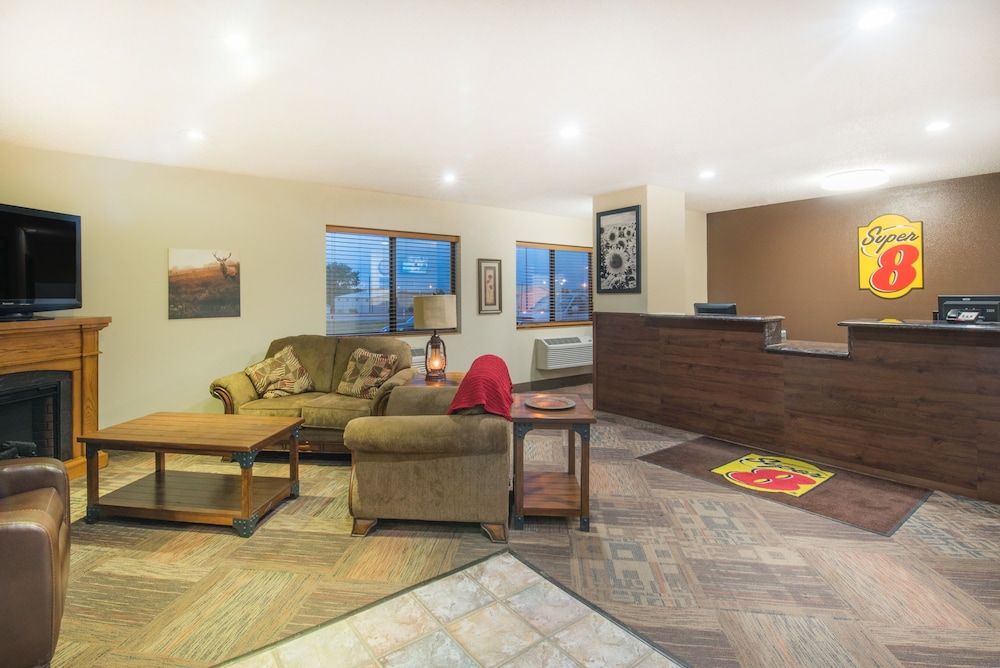 Super 8 by Wyndham Jamestown 3