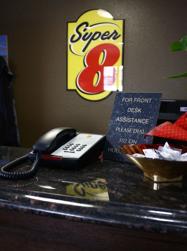 Super 8 by Wyndham Jamestown 2