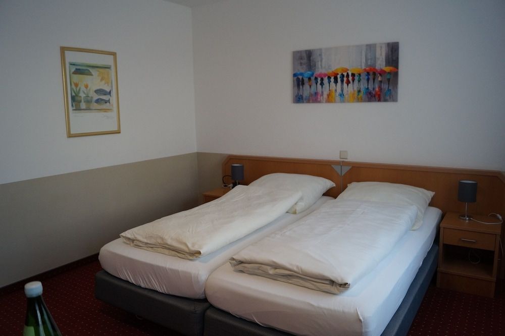 Hotel am Weyerhof -1 estrelas em Kerpen