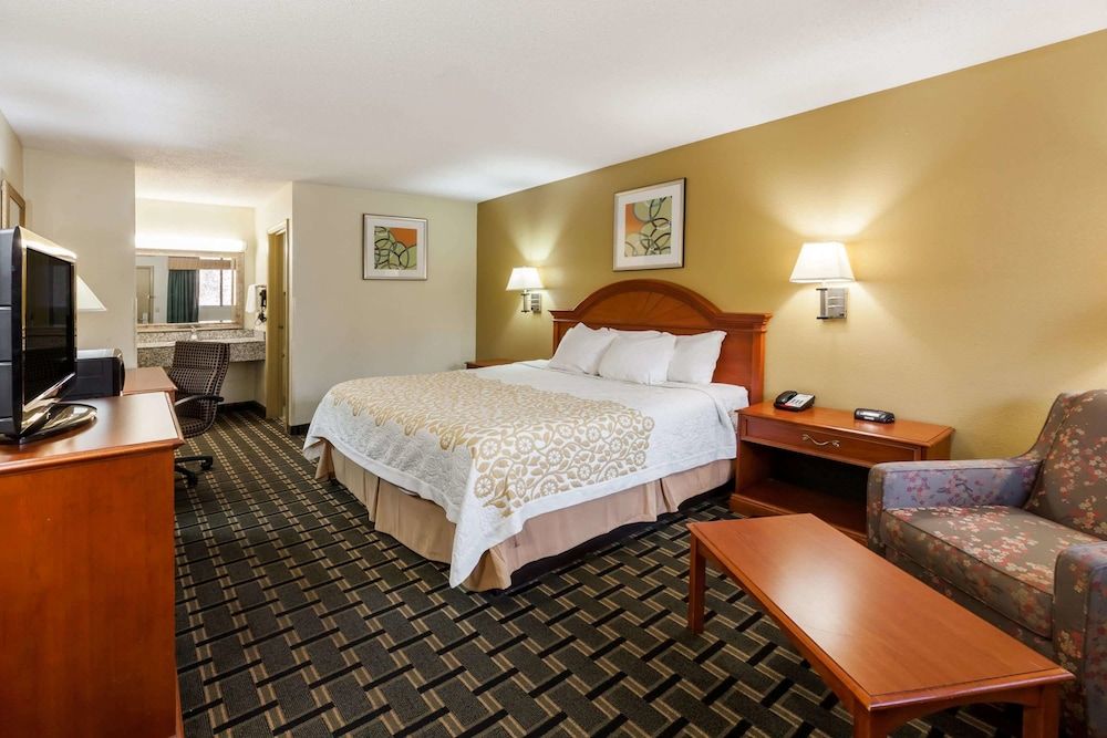 Days Inn by Wyndham Kent - Akron 2