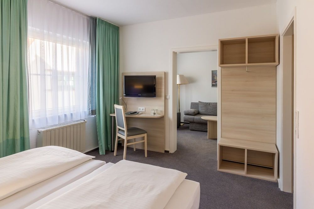 A. L. FÔøΩnf Linden 2