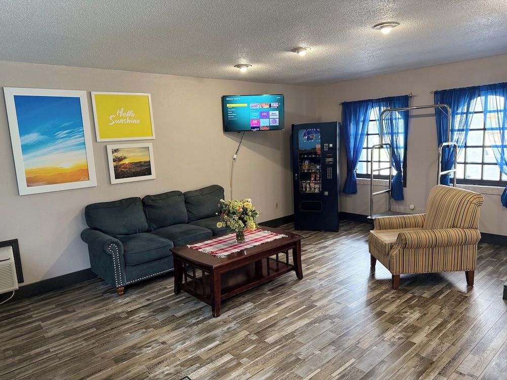 Days Inn by Wyndham Harriman 3