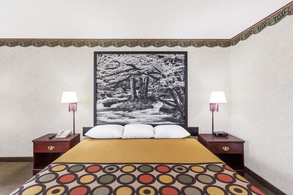 Super 8 by Wyndham Erwin 2