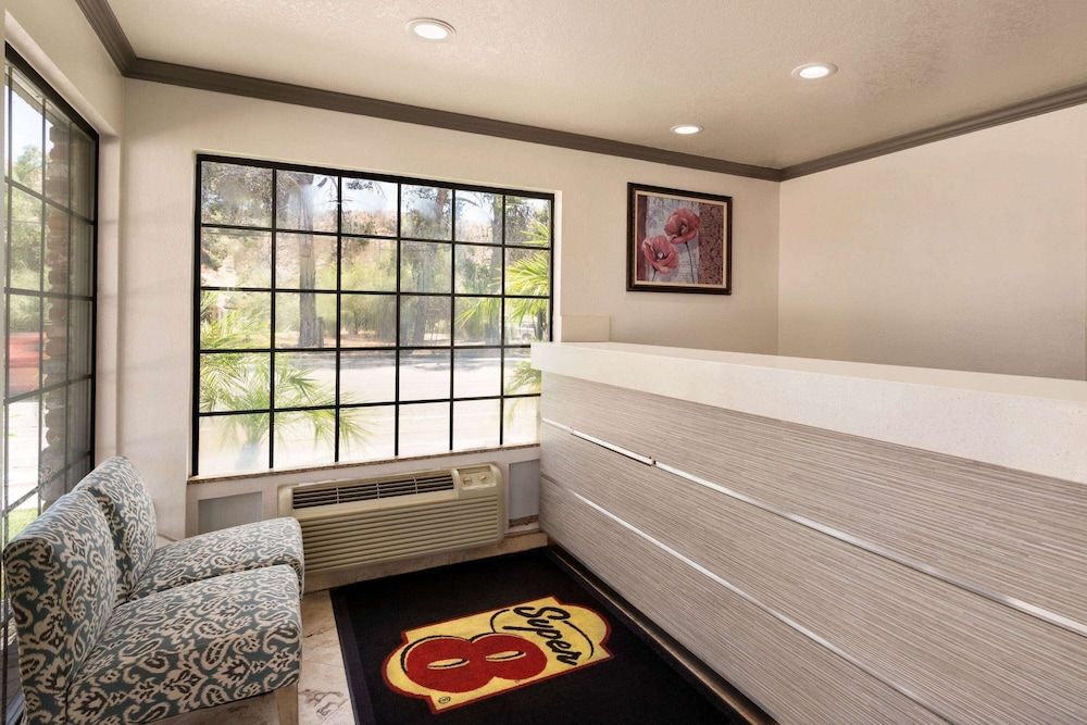 Super 8 by Wyndham Santa Clarita/Valencia 3