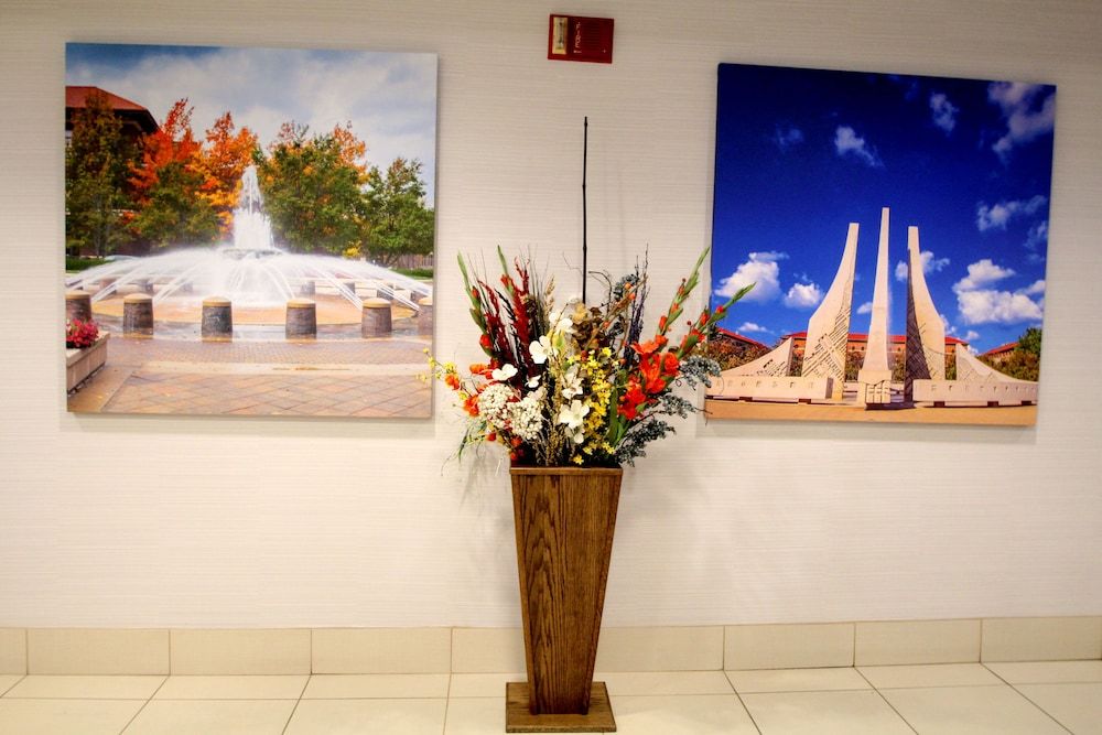 Baymont Inn & Suites Lafayette/Purdue Area 2