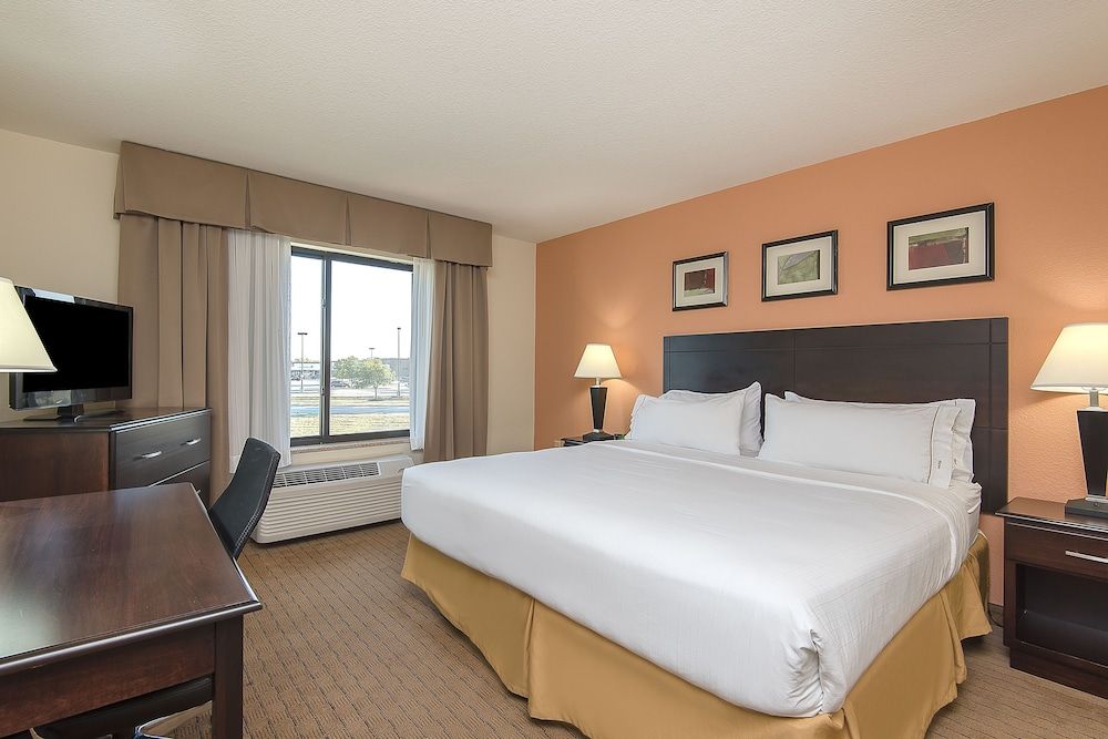 Holiday Inn Express & Suites Lafayette East by IHG 3