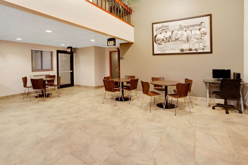 Super 8 by Wyndham Longmont/Del Camino 3
