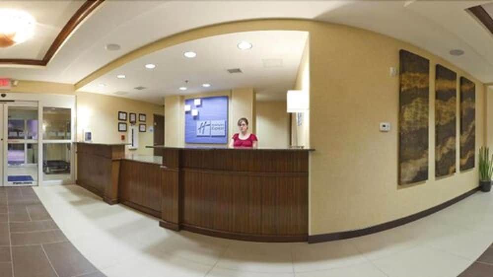 Holiday Inn Express Hotel & Suites LAMAR by IHG 2