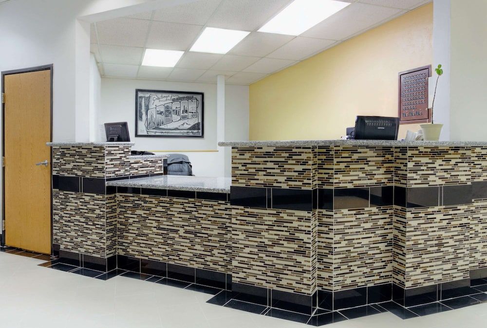 Super 8 by Wyndham Klamath Falls 2