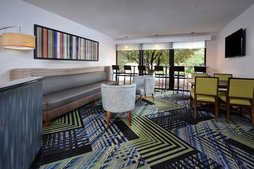 Holiday Inn Express Lynchburg 2