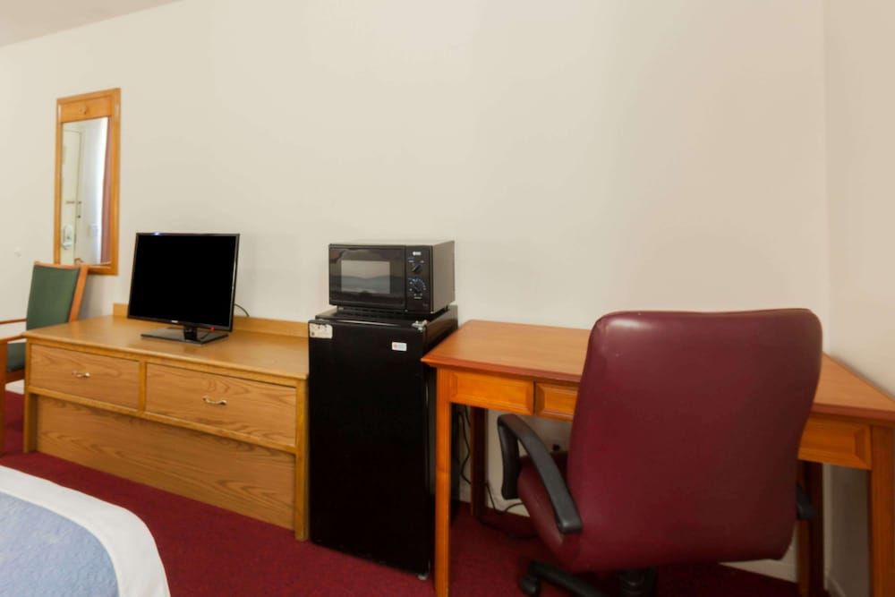 Days Inn by Wyndham Castaic Six Flags Magic Mountain 3