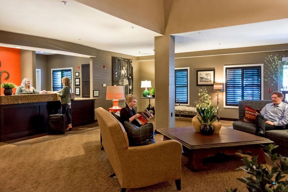 GrandStay Hotel & Suites 3