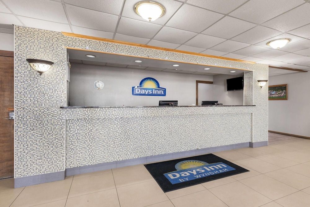 Days Inn by Wyndham Madisonville 3