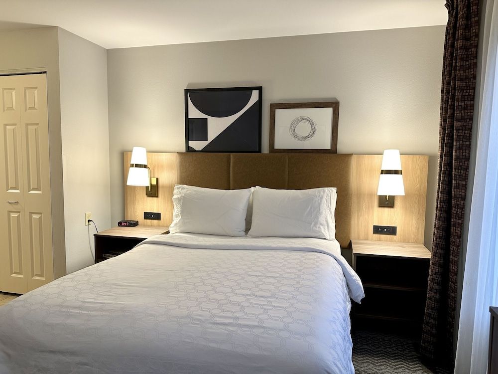 Staybridge Suites Milwaukee West-Oconomowoc by IHG 3