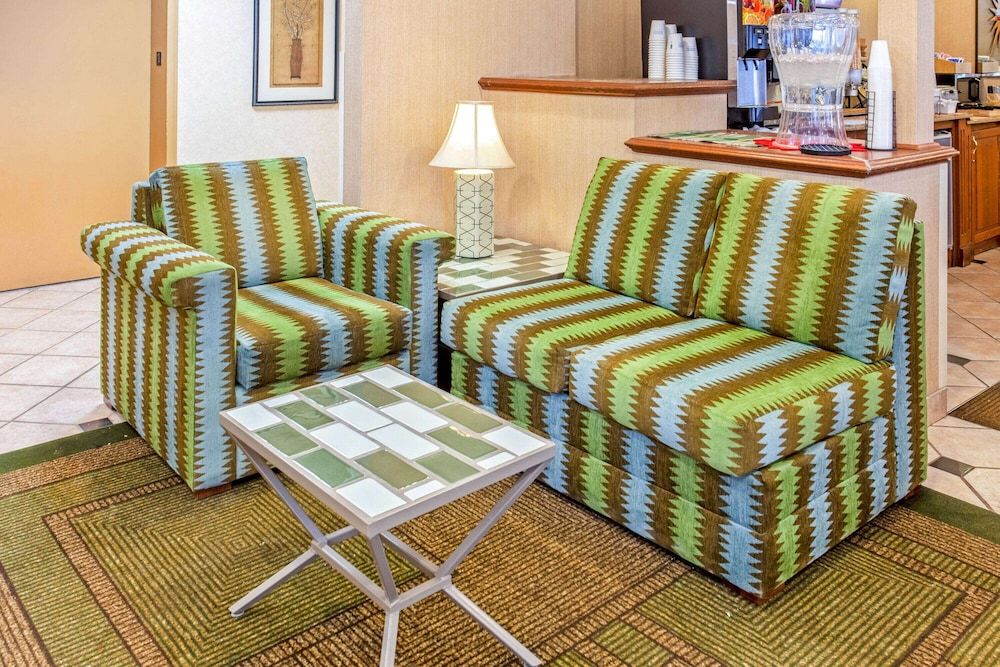 La Quinta Inn by Wyndham Milwaukee Airport / Oak Creek 2