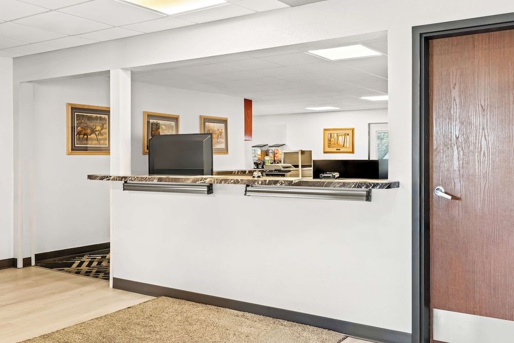 Americas Best Value Inn Tahquamenon Country 3