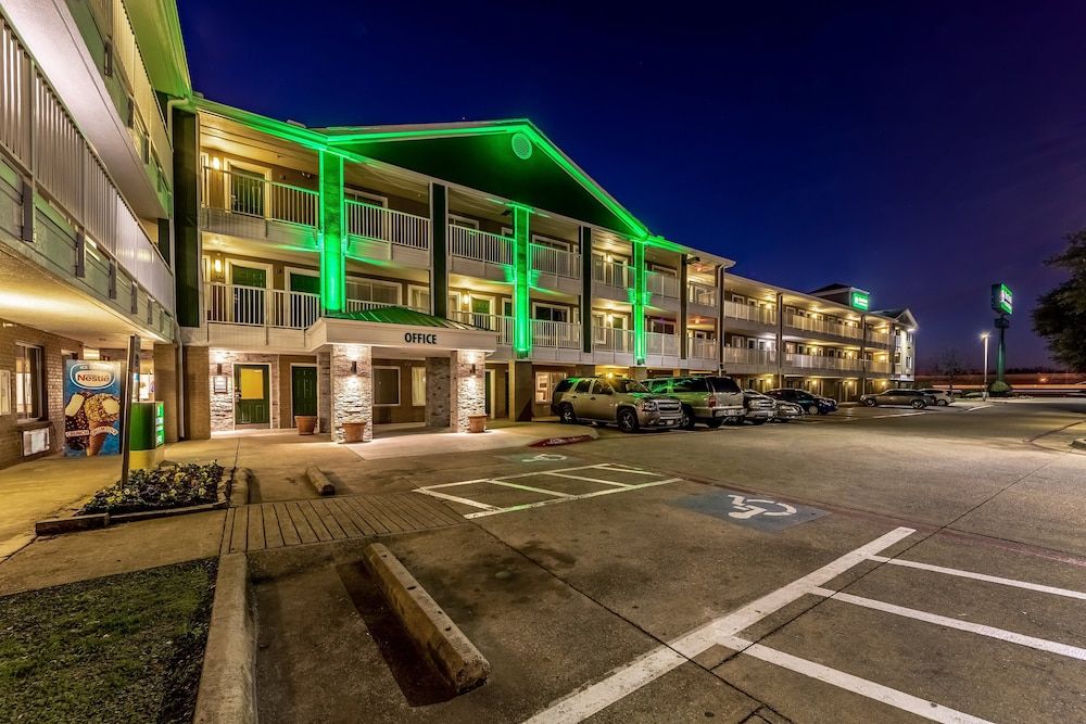 HomeTowne Studios by Red Roof Dallas - Mesquite 2 estrelas em Mesquite