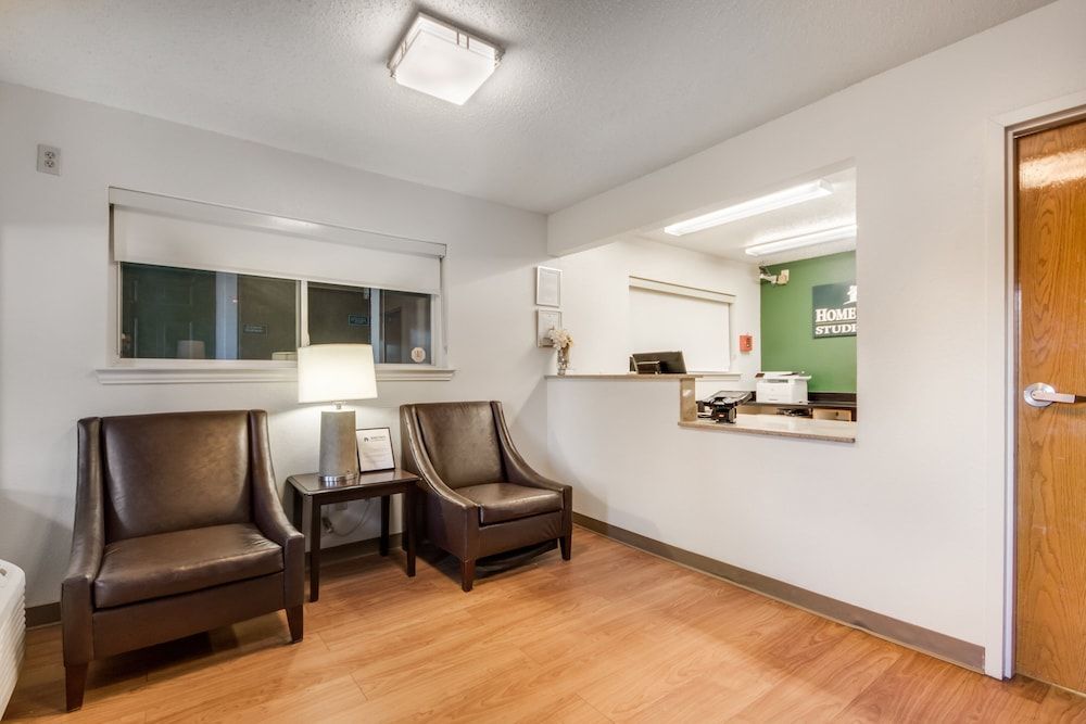 HomeTowne Studios by Red Roof Dallas - Mesquite 2