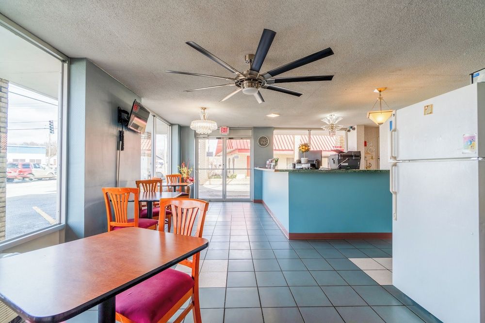 Ozark Junction mountain view by OYO 3