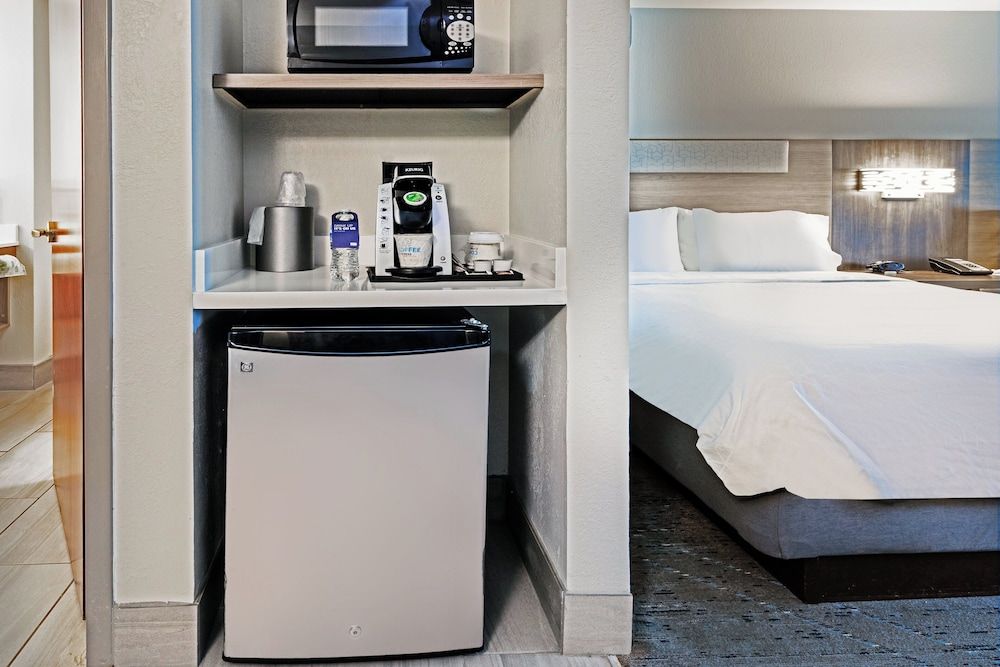 Holiday Inn Express Harvey-Marrero 3