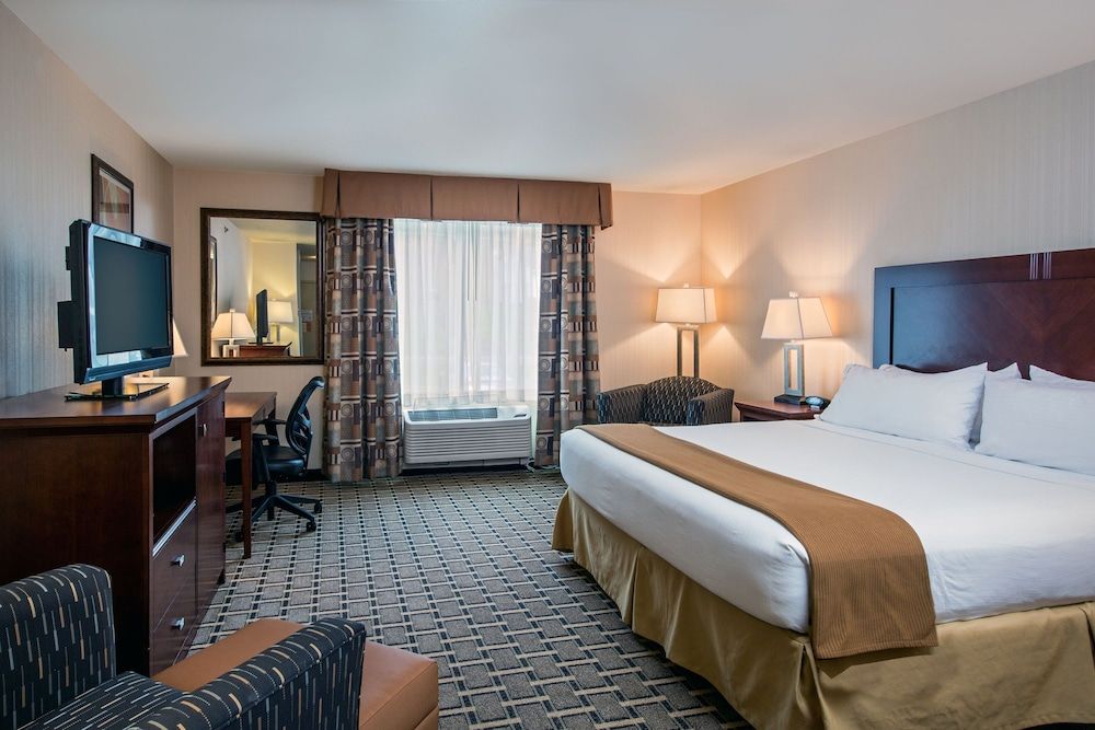 Holiday Inn Express Meadville (I-79 Exit 147A) 3