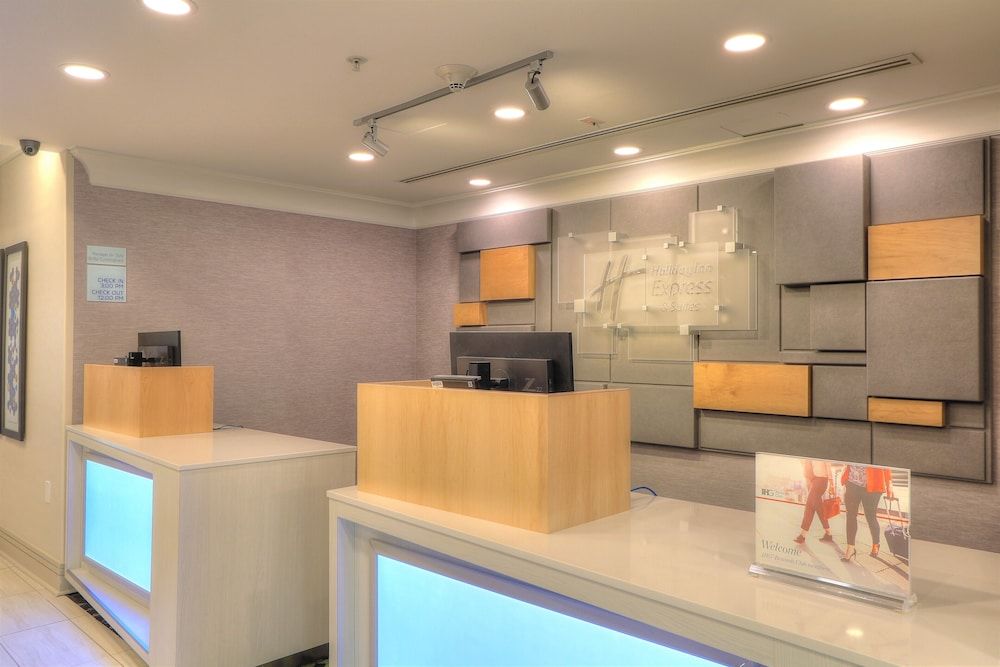 Holiday Inn Express & Suites Mobile/Saraland 2