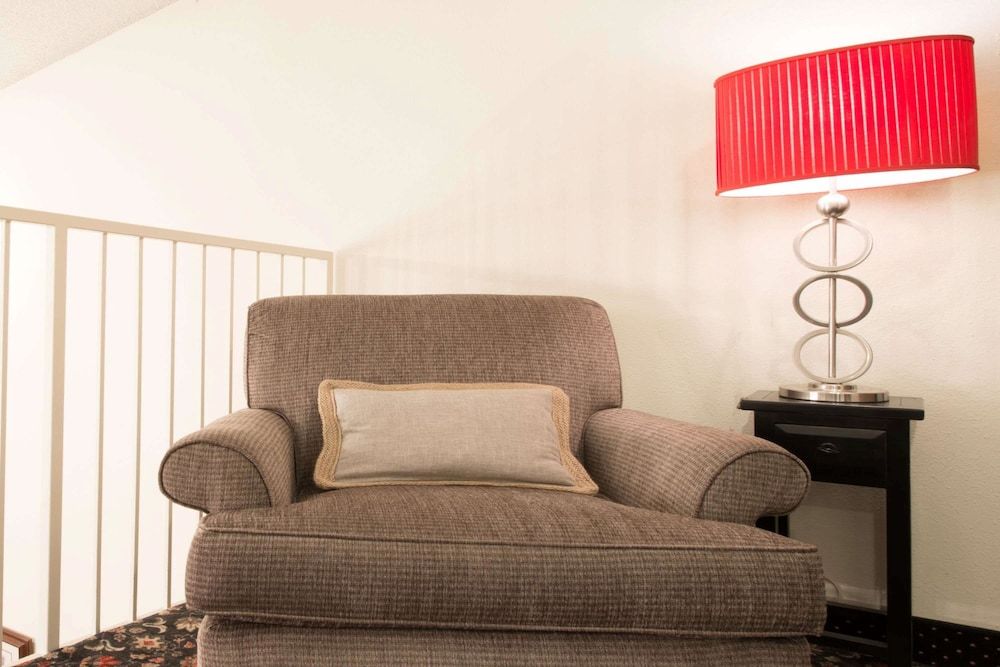 Super 8 by Wyndham Richmond 3