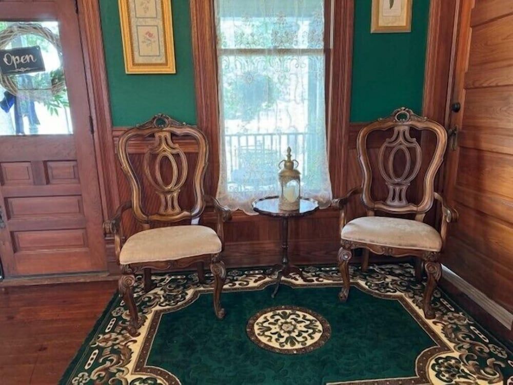 Woodbine Inn and Restaurant 3