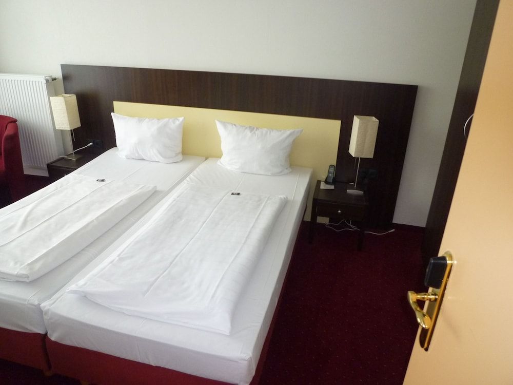 PANORAMA HOTEL in Neustadt an der Weinstraße 3