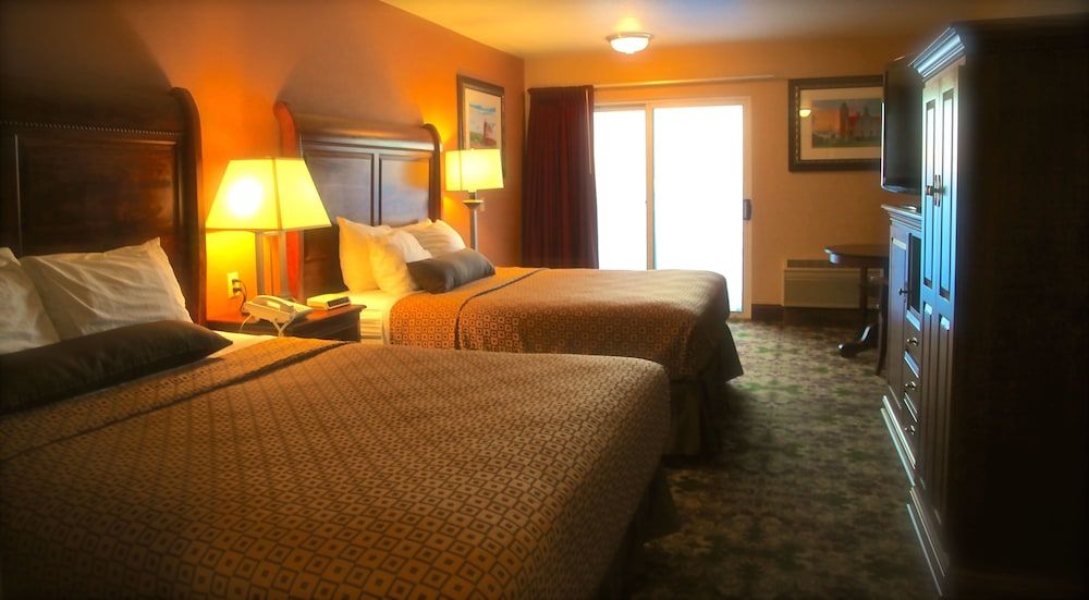 Ramada by Wyndham Mackinaw City Waterfront 2