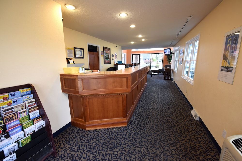 Days Inn by Wyndham Mackinaw City - Lakeview 2