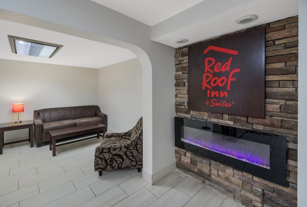 Red Roof Inn & Suites Jackson, TN 3