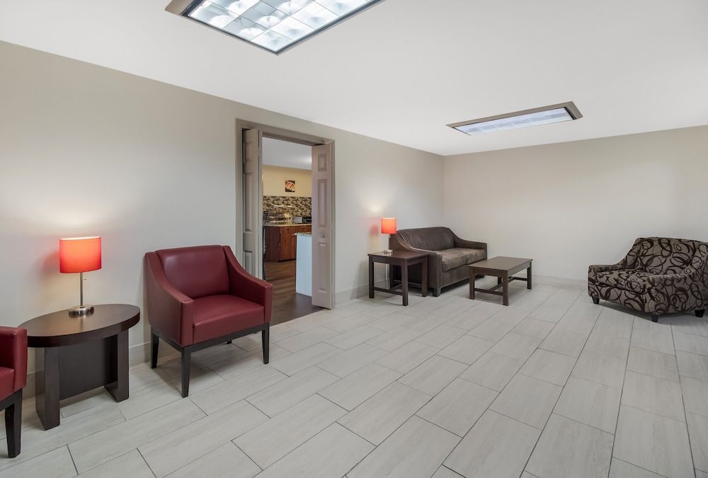 Red Roof Inn & Suites Jackson, TN 2