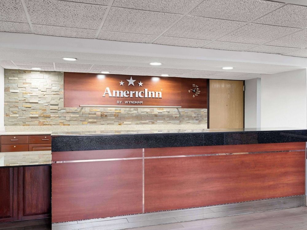 AmericInn by Wyndham Shakopee Near Canterbury Park 3