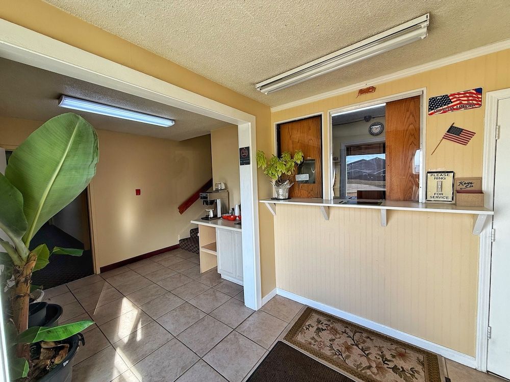 Laketree Inn And Suites Marion 2