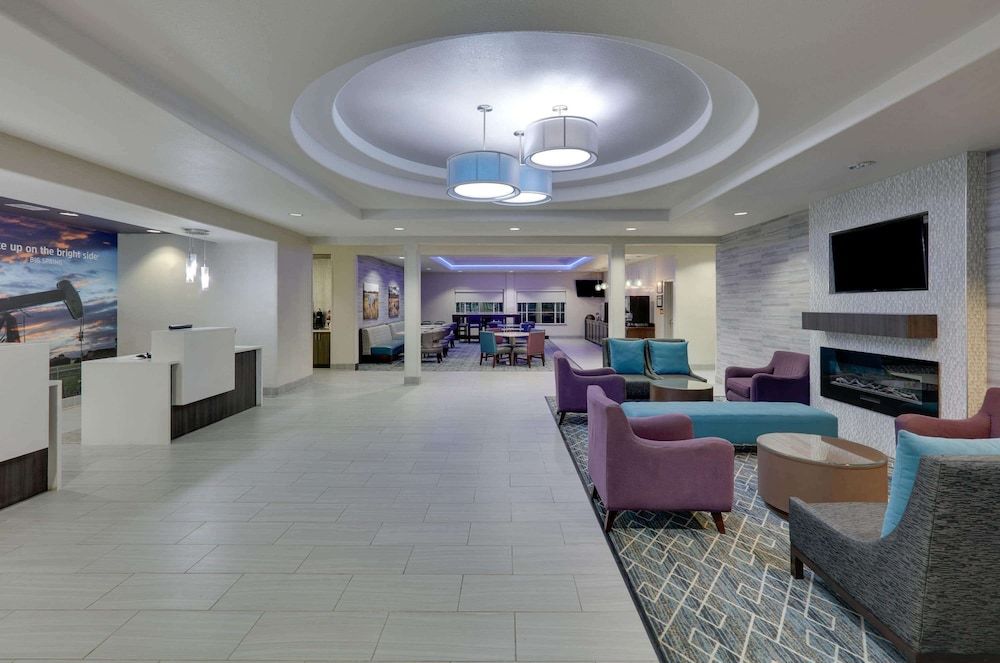 La Quinta Inn & Suites by Wyndham Big Spring 3
