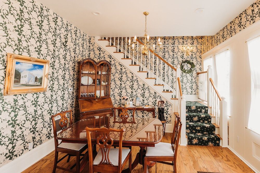 The Rochester Inn, A Historic Hotel 3